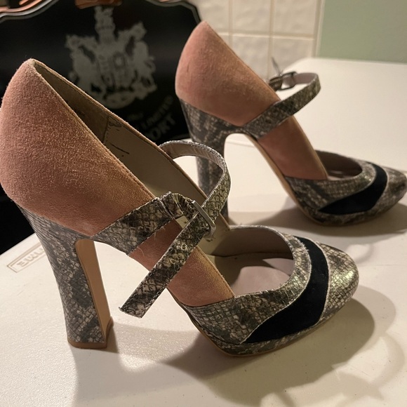 Hinge shoes tan and Snake Print Heels 8.5 size - Picture 1 of 8